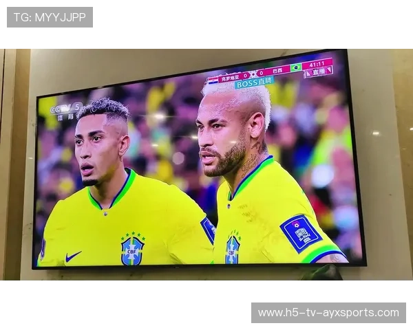 内马尔横切中路后分球,巴西前场配合如流水般自然——一场进攻艺术的品牌叙事