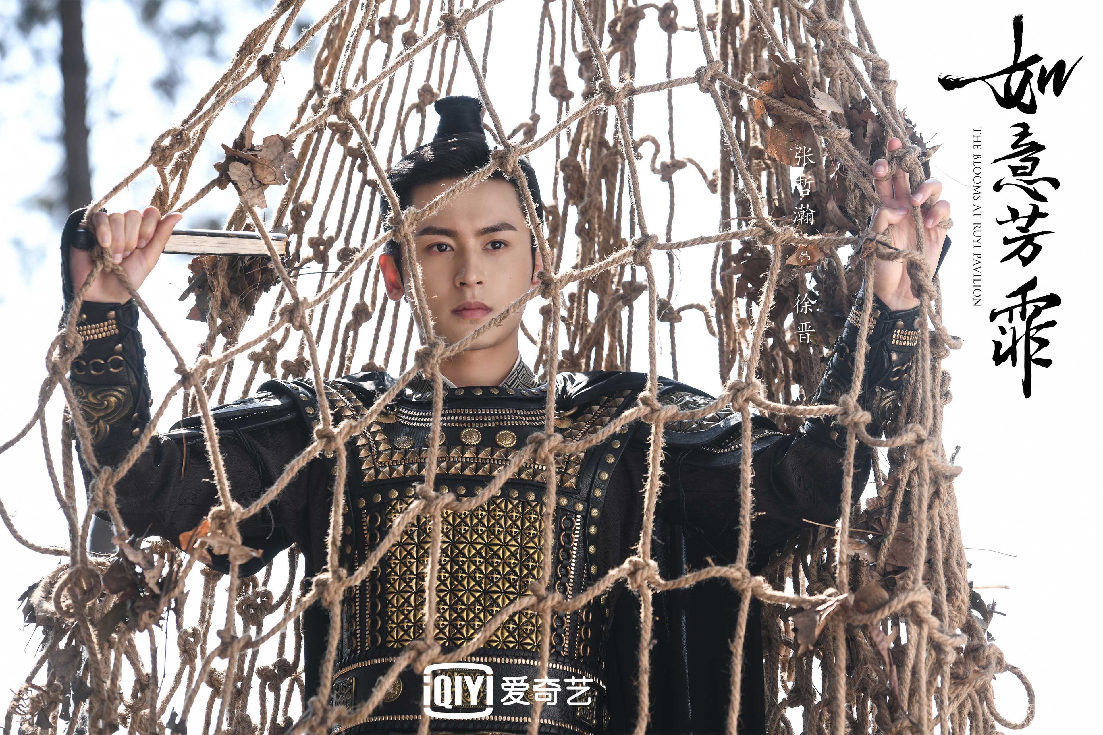 “飞盘:三叉湖田径场上的空中激情与极限对抗”