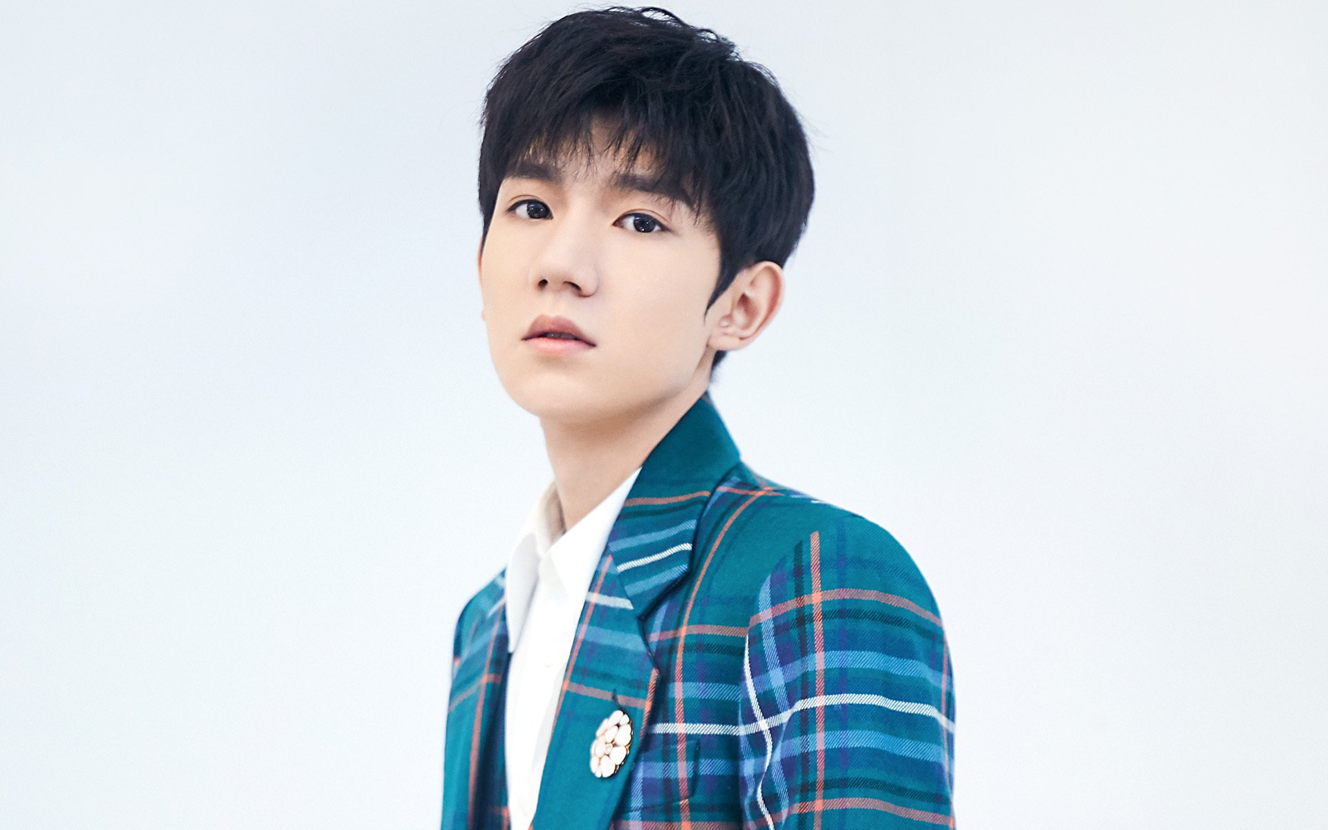 拜仁中后场传控稳定无误,拜仁后场球员